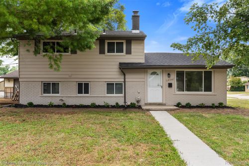 18300 Melvin St, Livonia, MI, 48152-1933 | Card Image