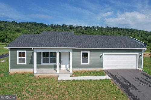147 Greg Dr, BERKELEY SPRINGS, WV, 25411-0520 | Card Image