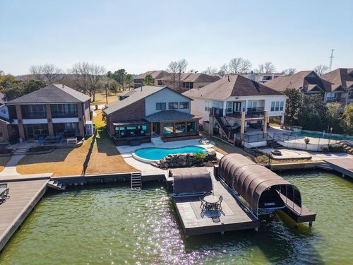 2 Villas Ways Dr, Montgomery, TX, 77356-4712 | Card Image
