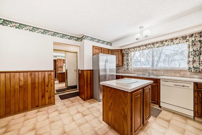 436 Dalmeny Hill Nw, Home with 4 bedrooms, 1 bathrooms and 4 parking in Calgary AB | Image 9