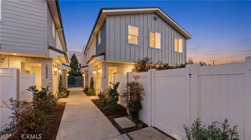 15540 Colorado Ave, Paramount, CA, 90723-4209 | Card Image