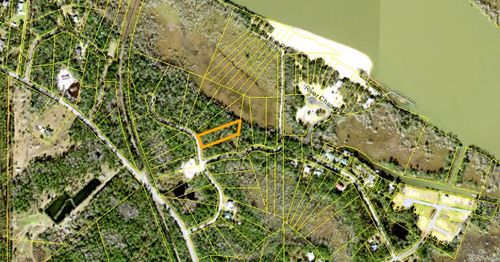 135 Water Oaks Way, Apalachicola, FL, 32320-4003 | Card Image