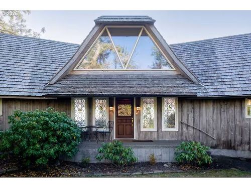 633 State Route 101, Chinook, WA, 98614-1337 | Card Image