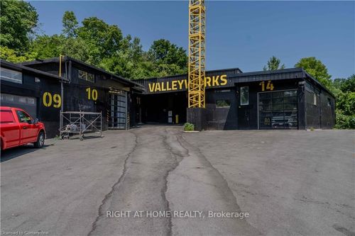 11-60 Head St, Dundas, ON, L9H3H7 | Card Image