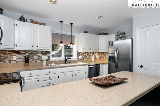 ROBIN-2 - 934 Chetola Lake Drive, Condo with 2 bedrooms, 2 bathrooms and null parking in Blowing Rock NC | Image 11