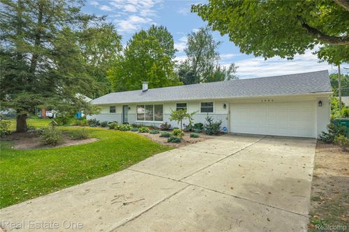 1904 Meadow Ridge Dr, Commerce Twp, MI, 48390-2652 | Card Image