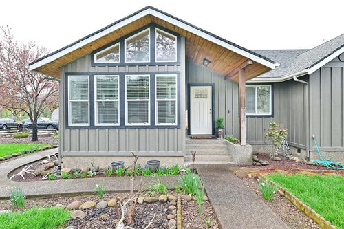 1027 Chevney Way, Shady Cove, OR, 97539-9792 | Card Image