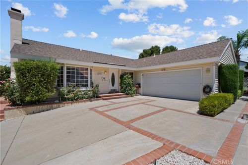 28901 Lotusgarden Dr, Canyon Country, CA, 91387-1837 | Card Image