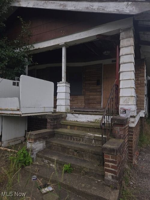 11114 Willowmere Ave, Cleveland, OH, 44108-2757 | Card Image