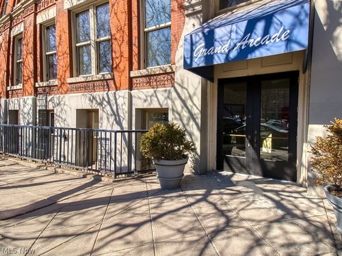 apt-223-408 W Saint Clair Ave, Cleveland, OH, 44113-1520 | Card Image