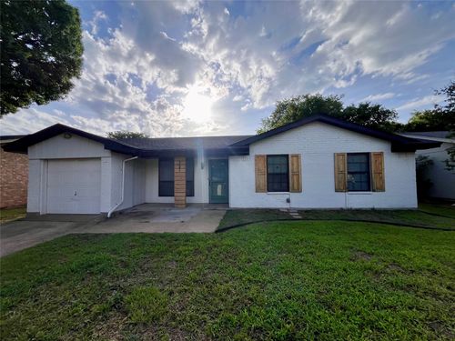 721 Lisa Ln, Cedar Hill, TX, 75104-1775 | Card Image