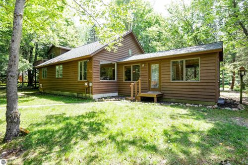 15570 Betsie River Dr, Thompsonville, MI, 49683-9527 | Card Image