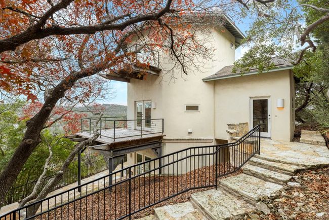 Front or side of structure. This is the view as you walk up to the front door. | Image 31