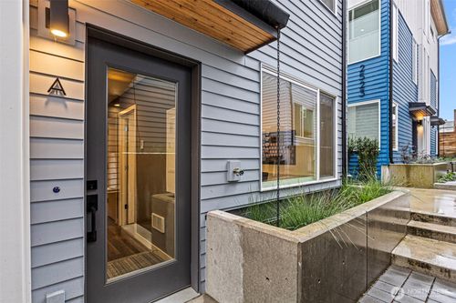 c-2529 29th Ave S, Seattle, WA, 98144-5401 | Card Image