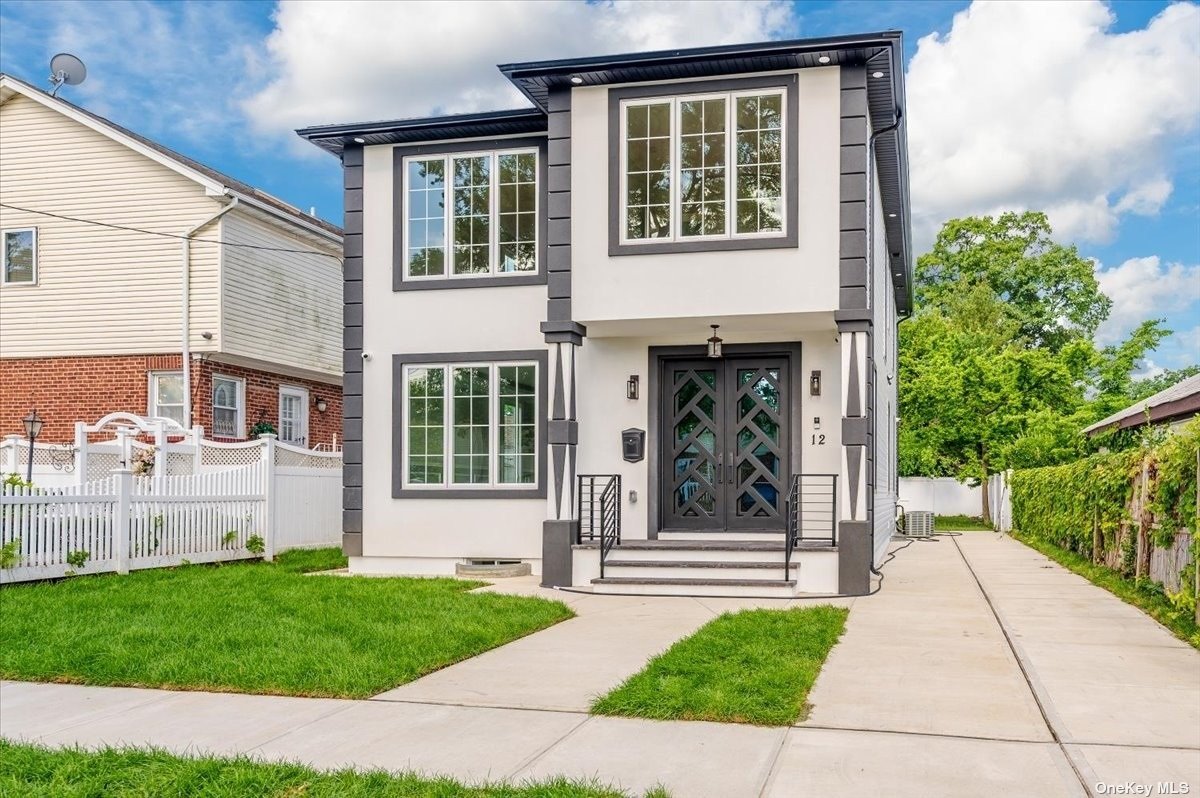 5th St, Elmont, NY 11003