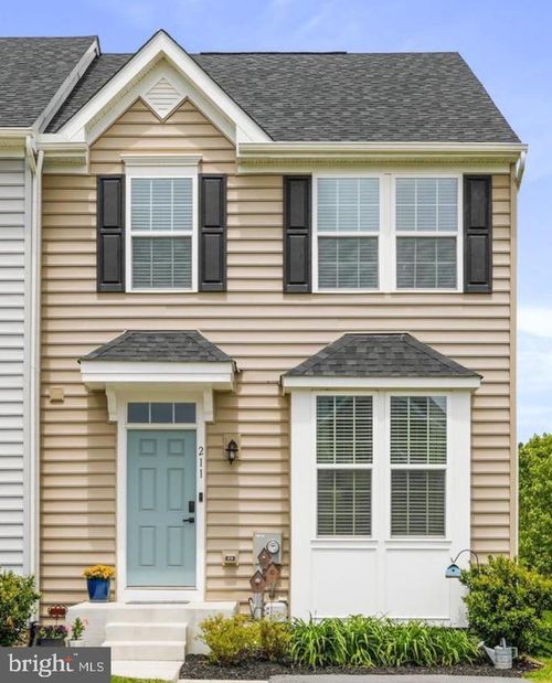 211 Ontario Dr, FALLING WATERS, WV, 25419-0180 | Card Image