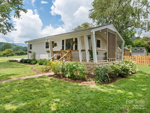 250 Shelton St, Waynesville, NC, 28786-3352 | Card Image