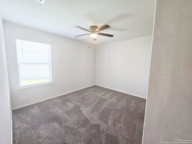 437 Middle Green Loop, House other with 3 bedrooms, 2 bathrooms and null parking in Floresville TX | Image 19