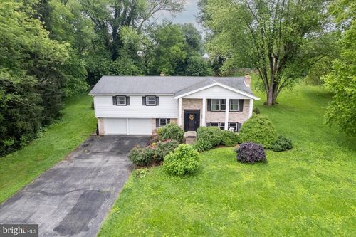 301 Lynbrook Dr N, YORK, PA, 17402-3230 | Card Image
