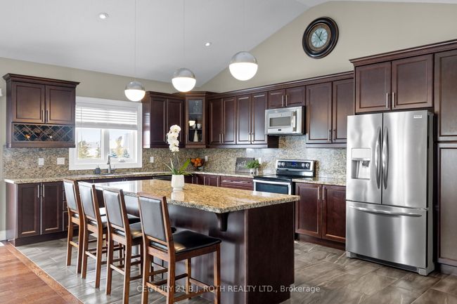 10 Brolley Cres, House other with 4 bedrooms, 4 bathrooms and 10 parking in Thornton ON | Image 7