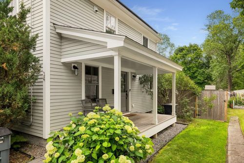 34 River St, Exeter, NH, 03833-2822 | Card Image