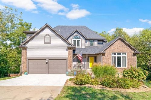 32210 W 91st St, De Soto, KS, 66018-8151 | Card Image