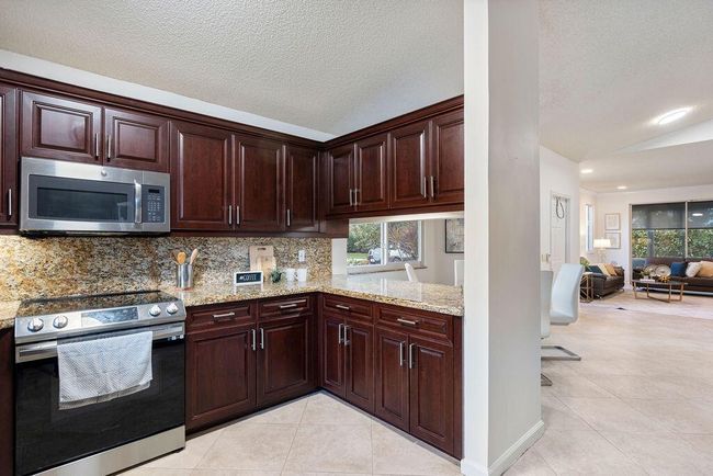 6798 Via Regina, Condo with 3 bedrooms, 3 bathrooms and null parking in Boca Raton FL | Image 9