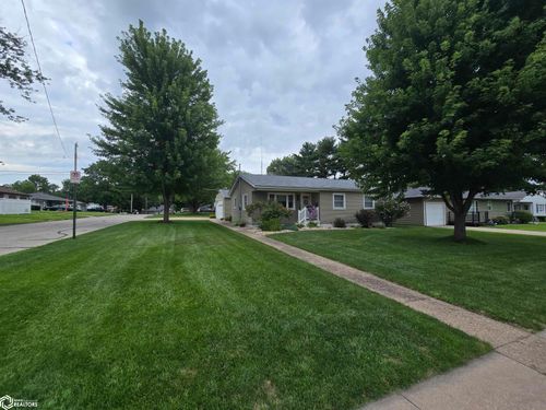 402 E Pennington St, West Burlington, IA, 52655-1333 | Card Image