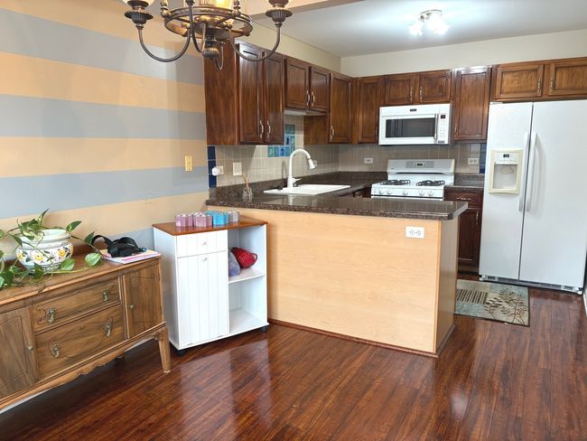UNIT-2 - 1127 N Red Oak Cir, Condo with 2 bedrooms, 2 bathrooms and 2 parking in Round Lake Beach IL | Image 6