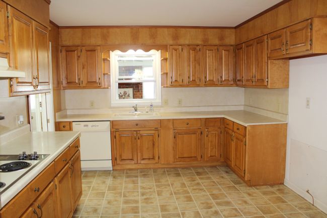Plenty of cabinets and counter space here for cooking your family meals!! | Image 15