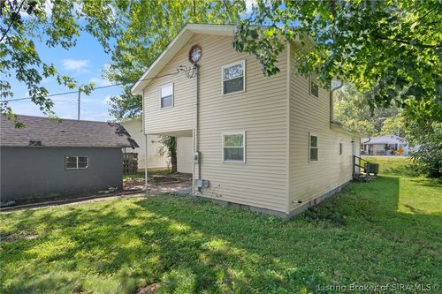 317 Water St, Borden, IN, 47106-8932 | Card Image