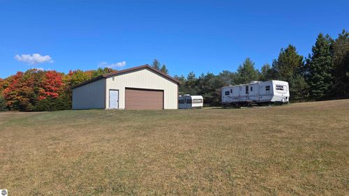 28400 W H 40, Trout Lake, MI, 49793-8801 | Card Image