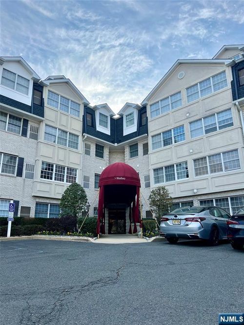 131 Clinton Pl, Hackensack, NJ, 07601-4661 | Card Image