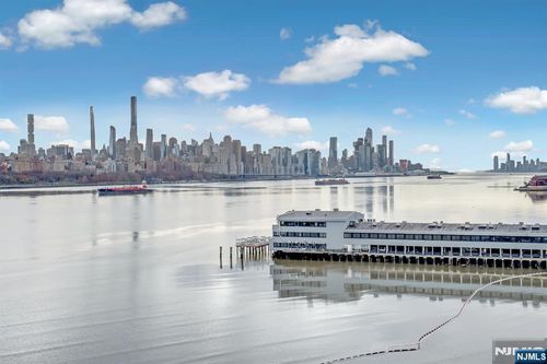 5311 City Pl, Edgewater, NJ, 07020-3170 | Card Image