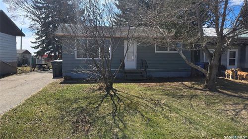 713 Prospect Ave, Oxbow, SK, S0C2B0 | Card Image