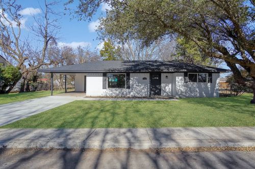 104 W Short St, Leonard, TX, 75452-2106 | Card Image