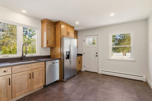 29 Lovell Rd, Stratham, NH, 03885-2219 | Card Image