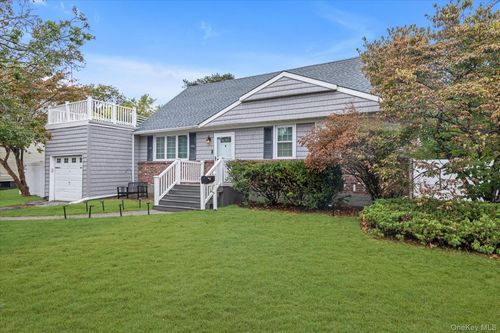 35 Burling Ln S, West Islip, NY, 11795-3305 | Card Image