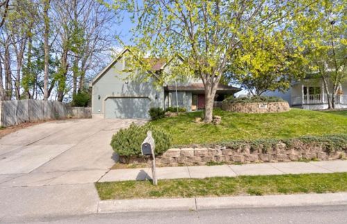 467 Edgewood Ln, Pleasant Hill, IA, 50327-9204 | Card Image