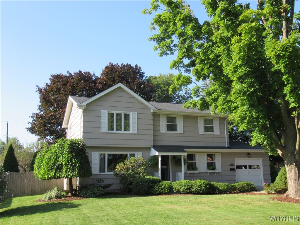 Staley Dr, Hamburg, NY 14075