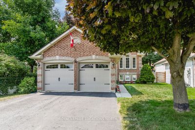 74 Dyer Dr, House other with 2 bedrooms, 2 bathrooms and 6 parking in Wasaga Beach ON | Image 1