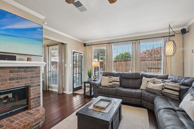 5 Surround sound speakers will remain with the home. | Image 12