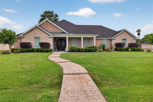 546 Meadowlark Ln, Winnie, TX, 77665-8562 | Card Image
