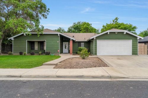 1718 Ash Ave, Clovis, CA, 93611-3145 | Card Image