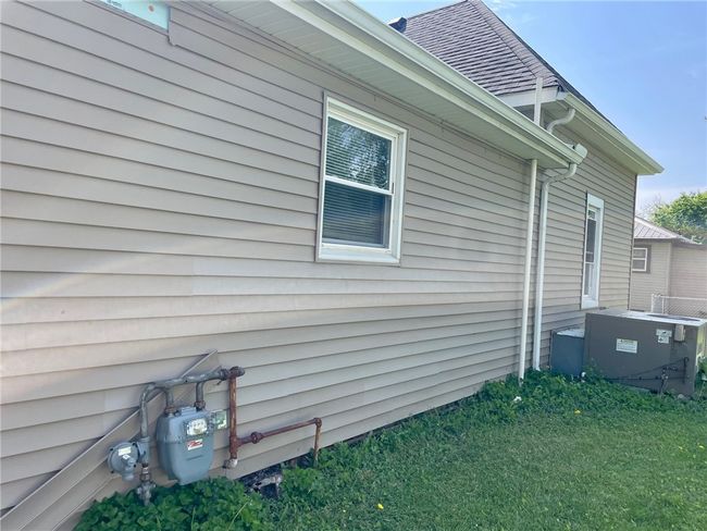 6 S Oakland Rd, House other with 2 bedrooms, 2 bathrooms and null parking in Ashmore IL | Image 10