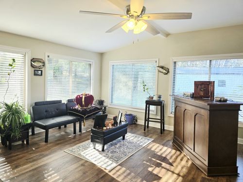 502 Case Rd, Prospect, TN, 38477-6300 | Card Image