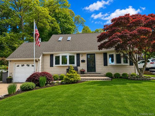 16 Davis St, Huntingtn Sta, NY, 11747-1403 | Card Image