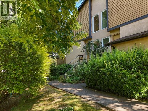 524 Crossandra Crescent, Saanich, BC, V8Z6G3 | Card Image