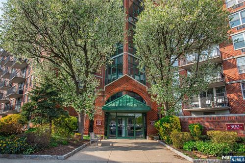 300 Main St, Little Falls, NJ, 07424-1356 | Card Image