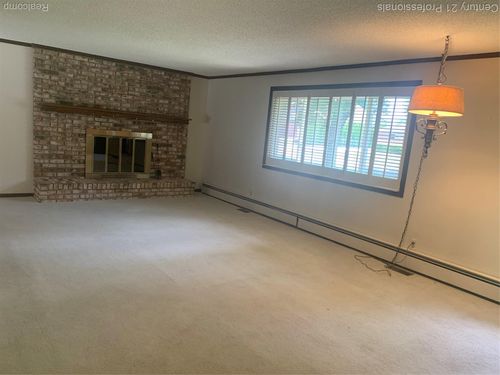 560 Sylvanwood Dr, TROY, MI, 48085-3126 | Card Image
